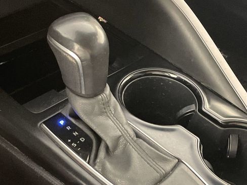 Used 2020 Toyota Camry SE FWD image 16