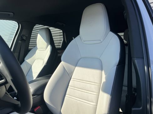 Certified 2025 Porsche Cayenne S image 22