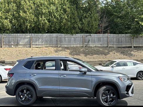 New 2025 Volkswagen Taos SEL image 4