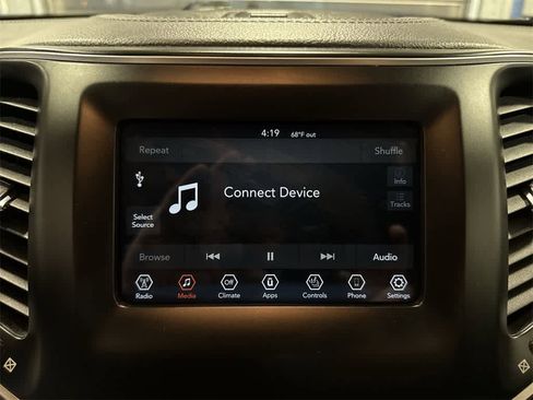 Used 2019 Jeep Cherokee Latitude w/ Cold Weather Group image 20