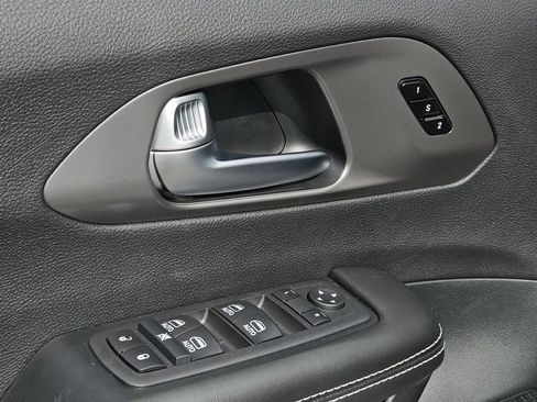 New 2026 Chrysler Pacifica Select FWD image 24