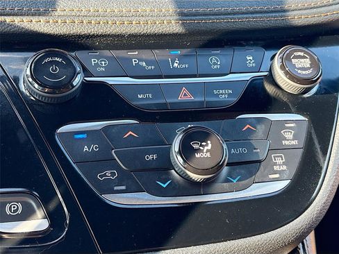 Used 2021 Chrysler Pacifica Pinnacle image 17