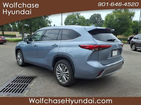 Used 2022 Toyota Highlander Platinum FWD image 3