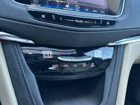 Used 2017 Cadillac XT5 Luxury w/ Driver Awareness Package AWD/4WD image 27