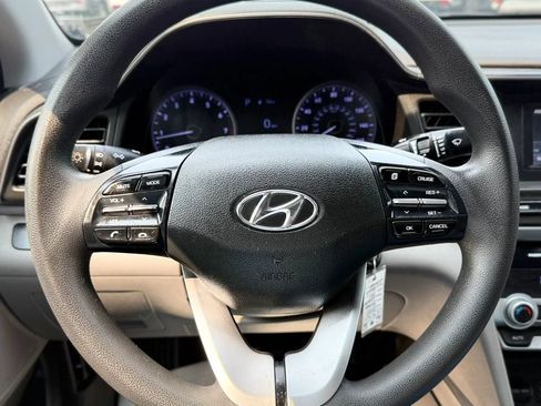 Used 2020 Hyundai Elantra SE FWD image 12