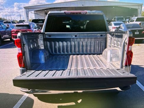 Used 2023 Chevrolet Silverado 1500 LT AWD/4WD image 7
