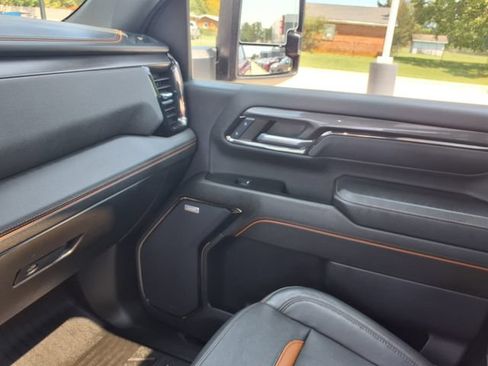 Used 2024 GMC Sierra 2500 AT4 w/ Technology Package AWD/4WD image 10