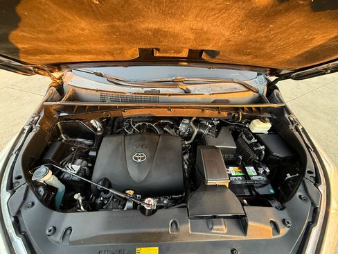 Used 2018 Toyota Highlander Plus image 16