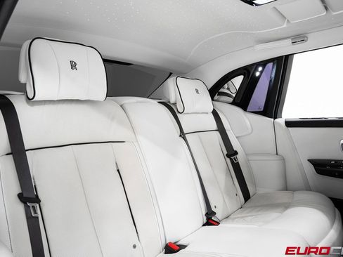 Used 2023 Rolls-Royce Phantom Sedan w/ The Phantom Package image 39