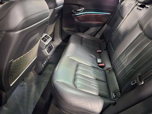 Used 2019 Audi e-tron Prestige w/ Prestige Package AWD/4WD image 18