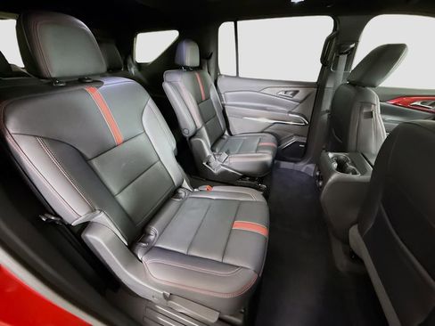 Used 2025 Chevrolet Traverse RS image 29