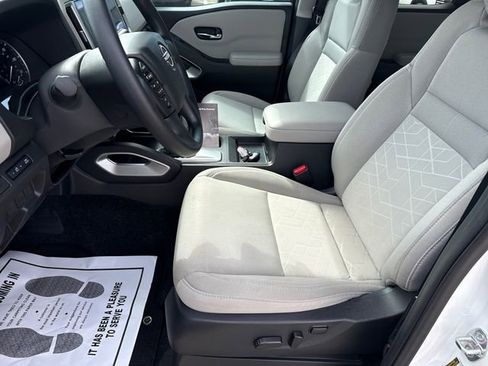 Used 2025 Nissan Frontier SV image 16