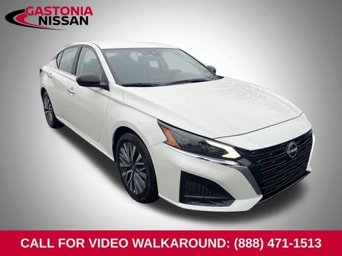 Used 2024 Nissan Altima 2.5 SV image 1