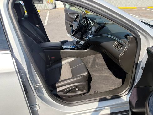 Used 2019 Chevrolet Impala LT FWD image 31