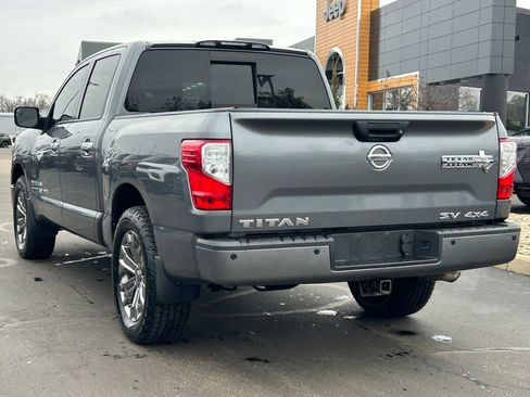 Used 2018 Nissan Titan SV w/ SV Convenience Package image 5