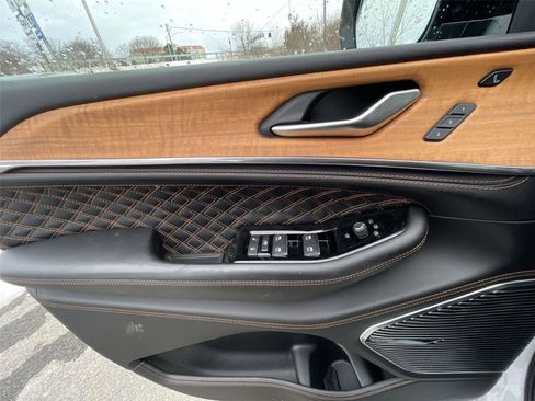 Used 2023 Jeep Grand Cherokee Summit image 12