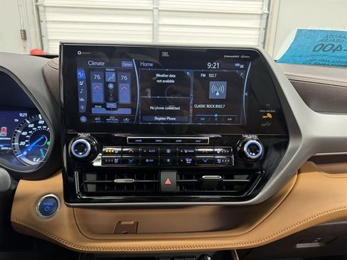 Used 2021 Toyota Highlander Platinum image 25