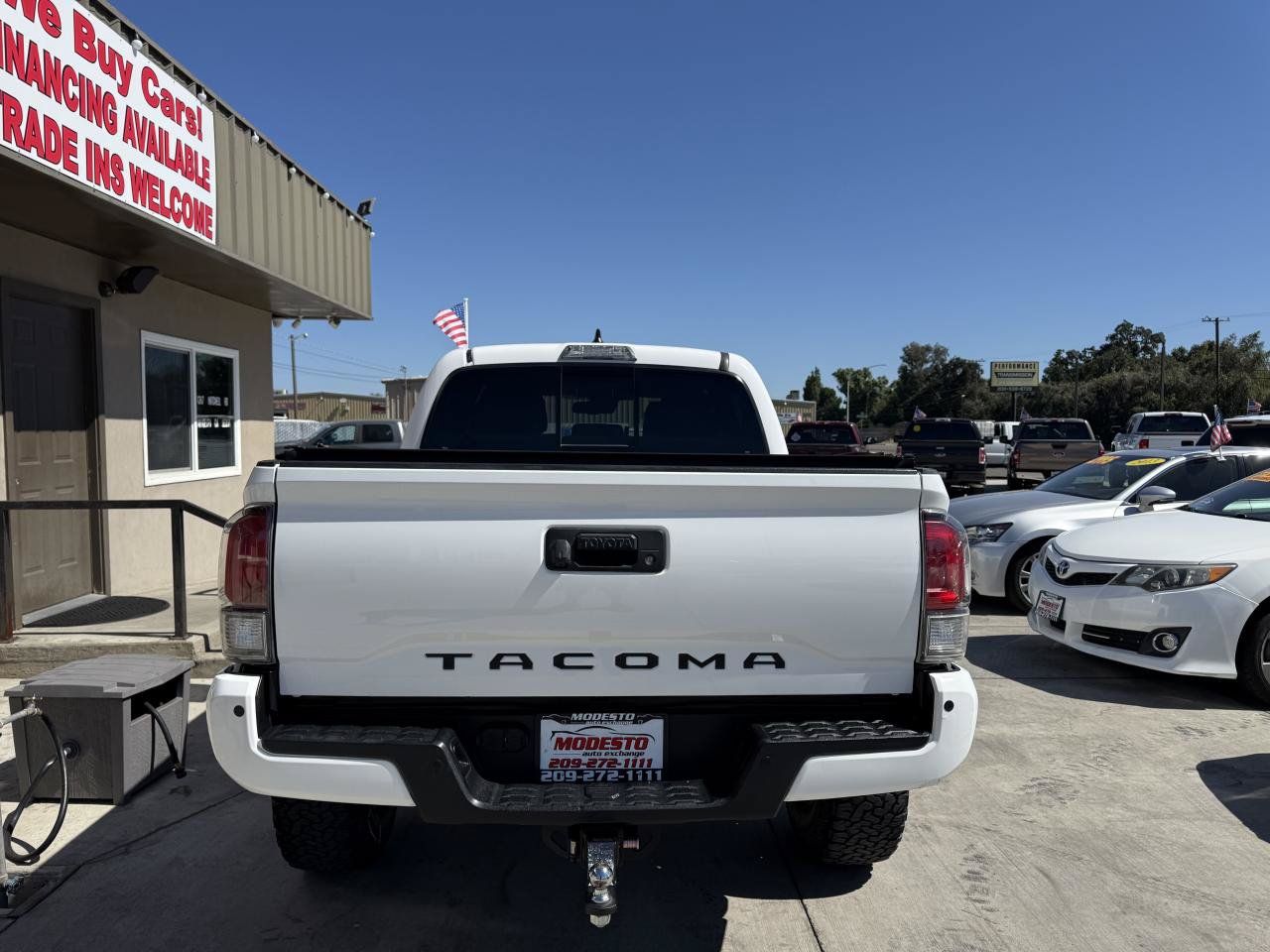 Used 2018 Toyota Tacoma TRD Off-Road w/ Technology Package AWD/4WD image 4