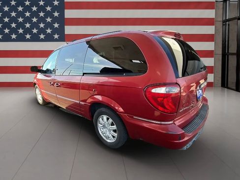 Used 2005 Chrysler Town & Country Touring w/ Luxury Group image 4
