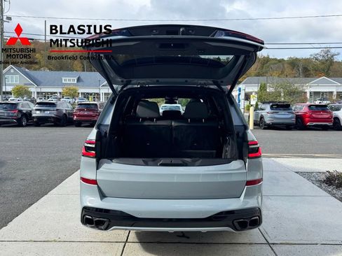 Used 2025 BMW X7 M60i w/ Climate Comfort Package image 30