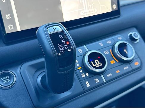 Used 2023 Land Rover Defender 130 SE image 18