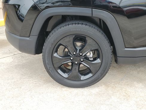 Used 2021 Jeep Compass Latitude FWD image 5