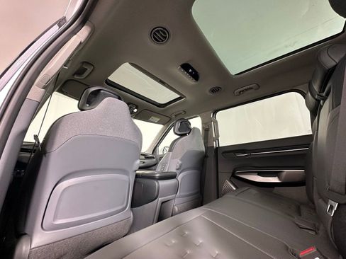 Used 2025 Kia EV9 Wind image 22