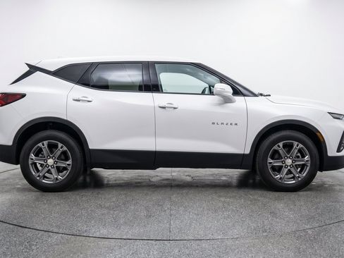 Used 2025 Chevrolet Blazer LT FWD image 11