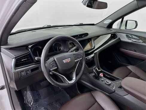 Used 2022 Cadillac XT6 Premium Luxury image 9