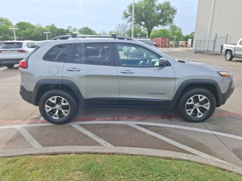 Used 2017 Jeep Cherokee Trailhawk AWD/4WD image 7