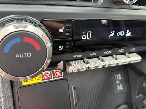 Used 2025 Toyota 4Runner TRD Off-Road Premium AWD/4WD image 28