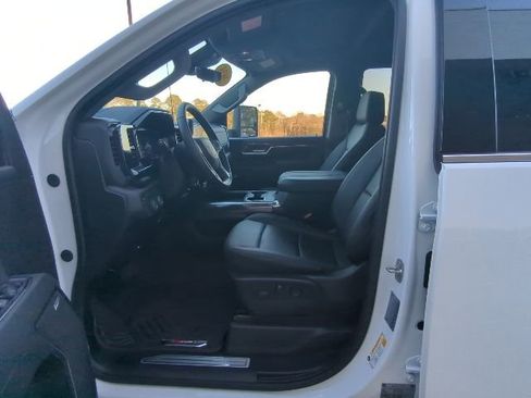 Used 2025 Chevrolet Silverado 2500 LTZ w/ LTZ Premium Package image 16