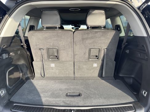 Used 2023 Jeep Grand Cherokee L Limited w/ Black Appearance Package image 14