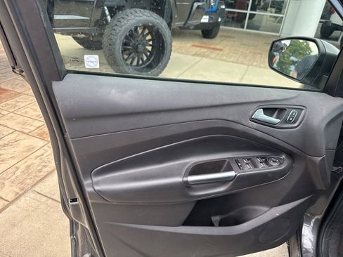 Used 2019 Ford Escape SE AWD/4WD image 16