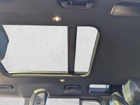 Used 2024 Land Rover Defender 110 X image 22