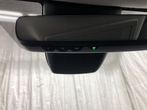 Used 2020 Toyota Highlander XLE image 23