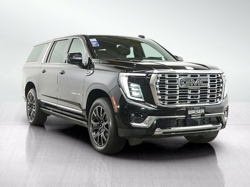 Used 2025 GMC Yukon XL Denali w/ Denali Reserve Package AWD/4WD image 7