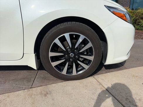 Used 2018 Nissan Altima 2.5 SV w/ 2.5 SV Technology Package FWD image 15