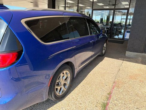 Used 2020 Chrysler Pacifica Limited FWD image 5