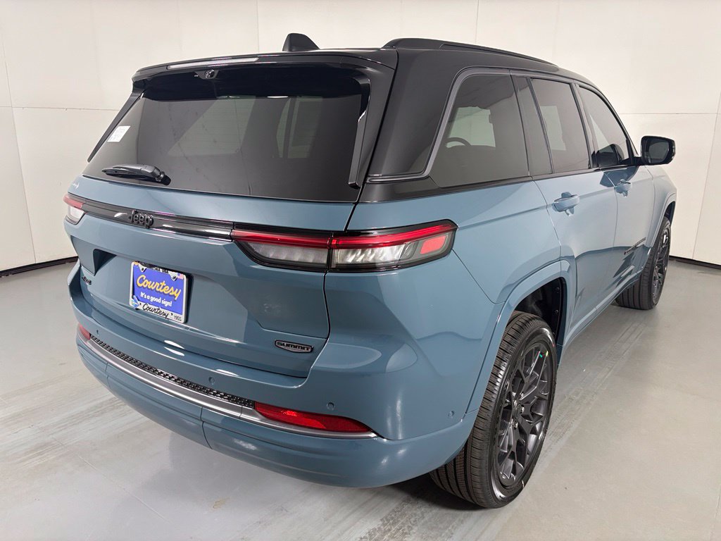 New 2027 Jeep Grand Cherokee Summit w/ Adv Protech Group IV AWD/4WD image 8