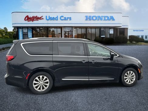 Used 2018 Chrysler Pacifica Touring-L Plus image 6