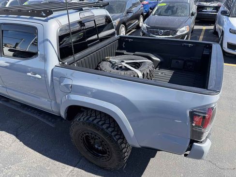 Used 2018 Toyota Tacoma TRD Sport image 9