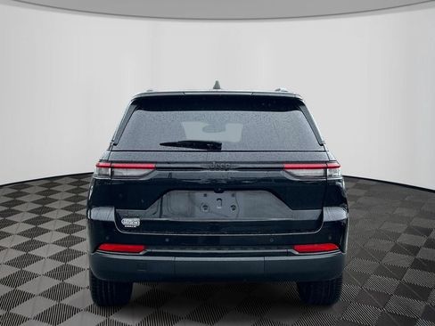 Used 2023 Jeep Grand Cherokee Altitude AWD/4WD image 4