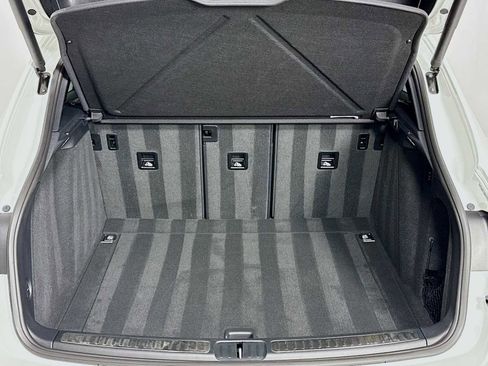 Certified 2025 Porsche Macan T image 28