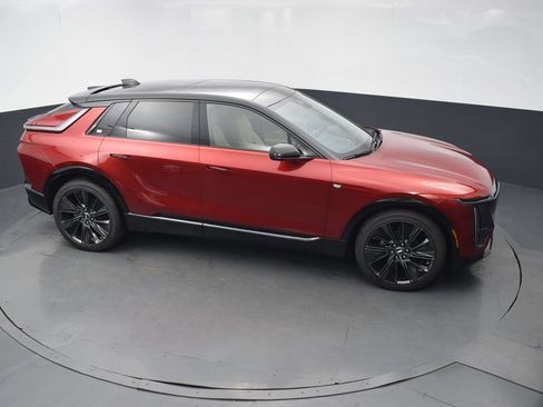 New 2026 Cadillac Lyriq Signature Sport w/ Nappa Leather Package AWD/4WD image 47