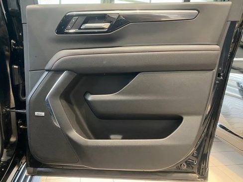 Used 2025 Chevrolet Suburban RST w/ Comfort Package image 10