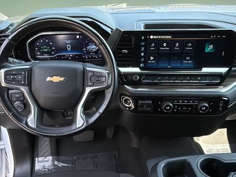 Used 2025 Chevrolet Silverado 1500 LT AWD/4WD image 10