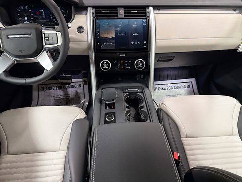 New 2026 Land Rover Discovery Limited Edition image 18