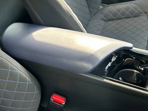 Used 2021 Toyota C-HR XLE FWD image 38