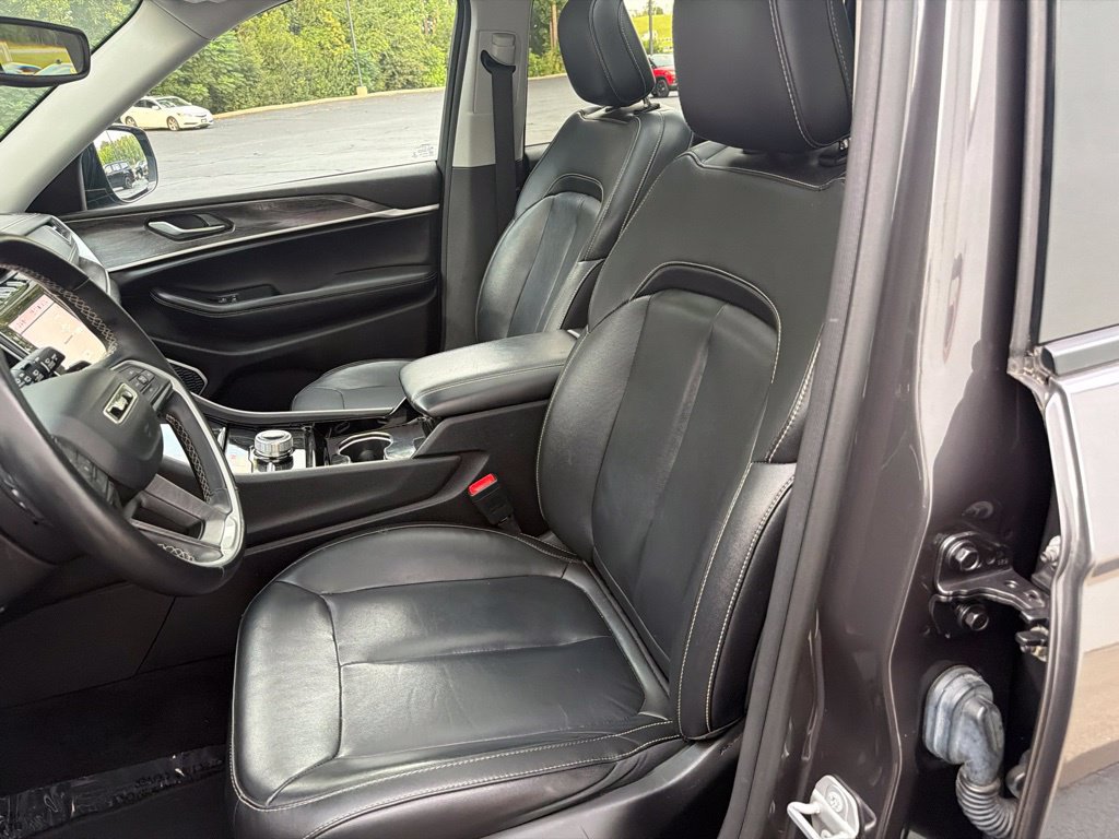 Used 2022 Jeep Grand Cherokee L Limited AWD/4WD image 48